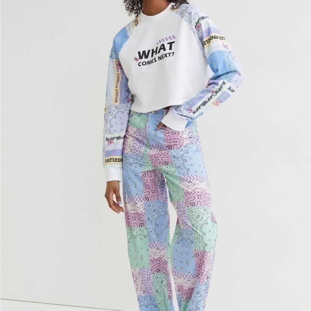New H&M | Blue & White Long Sleeve Graphic Cropped Sweatshirt Size Medium - Picture 7 of 9